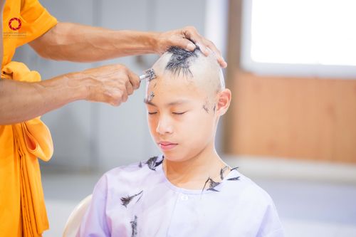 ภาพ No.317447:วันอาทิตย์ ที่ 29 มีนาคม พ.ศ.2569  พิธีปลงผม , พิธีขอขมามอบบาตรและผ้าไตร , พิธีบรรพชา ณ ศูนย์ปฏิบัติธรรมสมุทรปราการ จำนวน 42 รูป