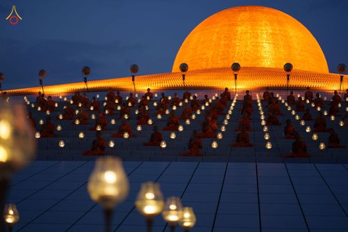 ภาพ No.81785:พิธีจุดวิสาขประทีปและเวียนประทักษิณ เนื่องในวันวิสาขบูชา วันเสาร์ที่ 3 มิถุนายน 2566 ณ ลานธรรมพระมหาธรรมกายเจดีย์ วัดพระธรรมกาย จ.ปทุมธานี