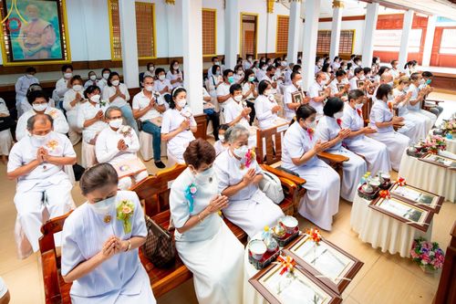 ภาพ No.74905:พิธีเจริญพระพุทธมนต์ ปฏิบัติธรรม มอบทุนการศึกษา ถวายสังฆทาน 106 วัด เพื่อถวายเป็นพุทธบูชา และขับเคลื่อนโครงการหมู่บ้านรักษาศีล 5 โดยคณะสงฆ์จังหวัดนครปฐม คณะศิษยานุศิษย์วัดพระธรรมกาย โครงการธรรมยาตราฯ ปีที่ 11 ณ วัดบางปลา อ.บางเลน จ.นครปฐม วันที่ 28 มกราค