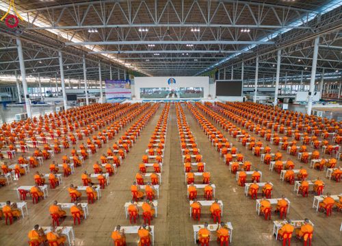 ภาพ No.105427:พิธีถวายภัตตาหารเป็นสังฆทาน แด่คณะพระธรรมยาตราฯ ในโครงการธรรมยาตรากตัญญูบูชา มหาปูชนียาจารย์ พระมงคลเทพมุนี(สด จนฺทสโร) พระผู้ปราบมาร อนุสรณ์สถาน 7 แห่ง ปีที่ 12 วันที่ 2 มกราคม พ.ศ. 2567 ณ สภาธรรมกายสากล วัดพระธรรมกาย