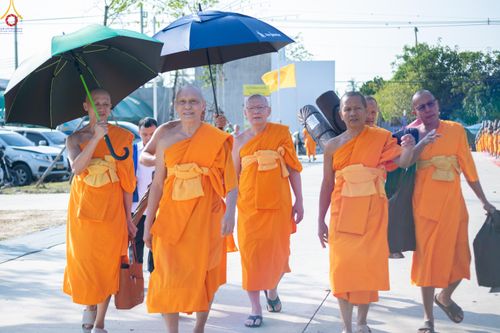 ภาพ No.300649:ภาพเบื้องหลังอาสาสมัครรวมใจ ชุดที่ 3 ในโครงการธรรมยาตรา กตัญญูบูชา มหาปูชนียาจารย์ พระมงคลเทพมุนี(สด จนฺทสโร) พระผู้ปราบมาร อนุสรณ์สถาน 7 แห่ง ปีที่ 14