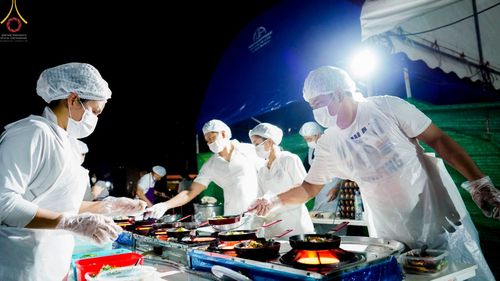 ภาพ No.70058:พิธีถวายภัตตาหารเป็นสังฆทาน แด่คณะพระธรรมยาตราฯ ในโครงการธรรมยาตราฯ ปีที่ 11 ณ อนุสรณ์สถานคลองบางนางแท่น อ.สามพราน จ.นครปฐม วันที่ 11 มกราคม พ.ศ. 2566