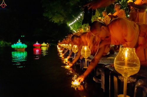 ภาพ No.292198:วันที่ 10 มกราคม พ.ศ. 2569 พิธีจุดประทีปถวายเป็นพุทธบูชา และบูชาธรรมมหาปูชนียาจารย์  ณ อนุสรณ์สถานคลองบางนางแท่น อ.สามพราน จ.นครปฐม ในโครงการธรรมยาตรา กตัญญูบูชา มหาปูชนียาจารย์ พระมงคลเทพมุนี(สด จนฺทสโร) พระผู้ปราบมาร อนุสรณ์สถาน 7 แห่ง ปีที่ 14