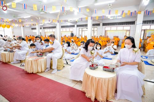 ภาพ No.71680:พระธรรมยาตรา ปฏิบัติศาสนกิจ ทำนุบำรุงศาสนสถาน, สวดธรรมจักร ,ปฏิบัติธรรม ร่วมกับชุมชน,นักเรียนเด็กดีวีสตาร์ และร่วมพิธีทอดผ้าป่าบำรุงศาสนสถาน ในโครงการธรรมยาตรากตัญญูบูชา มหาปูชนียาจารย์ พระมงคลเทพมุนี(สด จนฺทสโร) พระผู้ปราบมาร อนุสรณ์สถาน 7 แห่ง ปีที่ 11