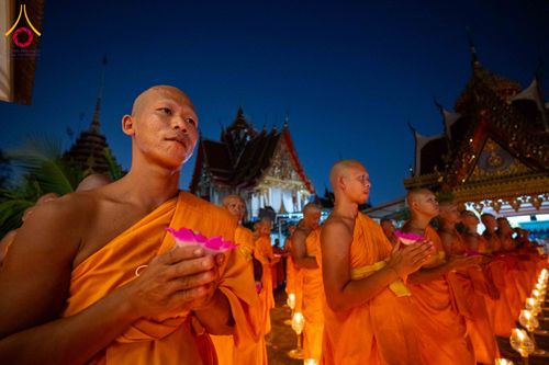 ภาพ No.297441:วันที่ 16 มกราคม พ.ศ. 2569 พิธีลอยประทีปธรรมถวายเป็นพุทธบูชา และบูชาธรรมมหาปูชนียาจารย์  ณ วัดโบสถ์บน ต.บางคูเวียง จ.นนทบุรี อนุสรณ์สถานลำดับที่ 4 สถานที่เกิดด้วยกายธรรม ในโครงการธรรมยาตรา กตัญญูบูชา มหาปูชนียาจารย์ พระมงคลเทพมุนี(สด จนฺทสโร) พระผู้ปราบม