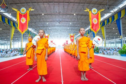 ภาพ No.85262:พิธีมุทิตาสักการะพระภิกษุ ผู้สอบได้เปรียญธรรม ๙ ประโยคระดับโลก, พิธีมอบโล่เกียรติยศและทุนการศึกษา สำนักเรียนบาลีดีเด่นทั่วประเทศ ในวันสมาธิโลก อาทิตย์ที่ 6 สิงหาคม พ.ศ. 2566 ณ สภาธรรมกายสากล วัดพระธรรมกาย