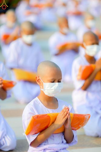 ภาพ No.79789:พิธีเวียนประทักษิณ ณ พระมหาธรรมกายเจดีย์ และพิธีวันทาเจดีย์ ในโครงการบรรพชาสามเณรฟื้นฟูพระพุทธศาสนาทั่วไทย วันเสาร์ที่ 8 เมษายน พ.ศ.2566