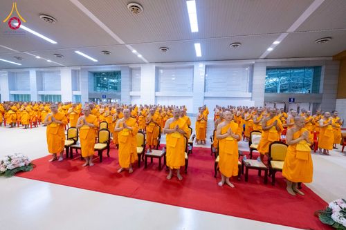 ภาพ No.284963:วันอาทิตย์ที่ 14 ธันวาคม พ.ศ.2568  พิธีปฏิบัติธรรม พิธีถวายภัตตาหารเป็นสังฆทาน พิธีมอบต้นสมบัติจักรพรรดิ ถวายแด่เจ้าอาวาสและประธานสงฆ์ 236 ศูนย์ส่งเสริมศีลธรรมทั่วโลก ณ สภาธรรมกายสากล วัดพระธรรมกาย