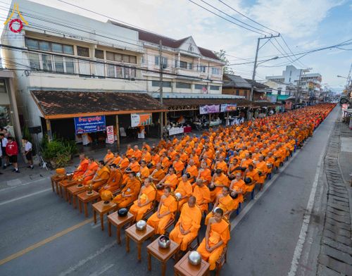 ภาพ No.336864:วันเสาร์ที่ 27 มิถุนายน 2569 พิธีตักบาตรพระ 1,345 รูป  ณ ข่วงสันกำแพง อำเภอสันกำแพง จังหวัดเชียงใหม่