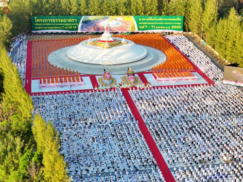 ภาพ No.291953:วันที่ 10 มกราคม พ.ศ. 2569 พิธีจุดประทีปถวายเป็นพุทธบูชา และบูชาธรรมมหาปูชนียาจารย์  ณ อนุสรณ์สถานคลองบางนางแท่น อ.สามพราน จ.นครปฐม ในโครงการธรรมยาตรา กตัญญูบูชา มหาปูชนียาจารย์ พระมงคลเทพมุนี(สด จนฺทสโร) พระผู้ปราบมาร อนุสรณ์สถาน 7 แห่ง ปีที่ 14