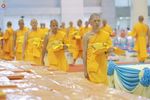 ภาพ No.318617:วันอาทิตย์ต้นเดือนที่ 5 เมษายน พ.ศ.2569 พิธีทอดผ้าป่าสมทบมหาสังฆทาน 40,000 กว่าวัดทั่วประเทศ ณ สภาธรรมกายสากล วัดพระธรรมกาย