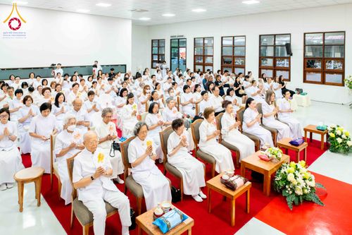 ภาพ No.314908:วันอาทิตย์ที่ 22 มีนาคม พ.ศ. 2569 พิธีบำเพ็ญกุศล คุณพ่อณรงค์ จินตมากุล  สิริอายุ 99 ปี 11 เดือน โยมบิดา พระครูปลัดรัตนวีรวัฒน์ (รังสฤษดิ์ อิทฺธิจินตโก) ที่ปรึกษาเจ้าคณะจังหวัดปทุมธานี เจ้าอาวาสวัดพระธรรมกาย  ณ ห้องปลูกศรัทธา 2 วัดพระธรรมกาย ปทุมธานี