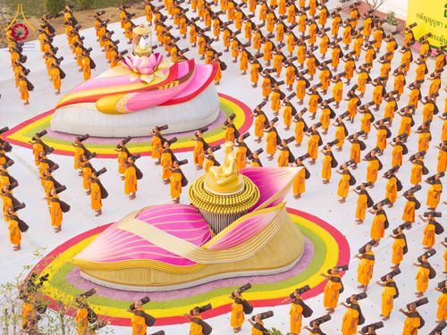 ภาพ No.294649:วันอาทิตย์ที่ 14 ธันวาคม พ.ศ.2568 พระธรรมยาตราปฏิบัติธรรมและถ่ายภาพหมู่ประวัติศาสตร์ ณ วัดสองพี่น้อง ต.ต้นตาล อ.สองพี่น้อง จ.สุพรรณบุรี ในโครงการธรรมยาตรา กตัญญูบูชา มหาปูชนียาจารย์ พระมงคลเทพมุนี(สด จนฺทสโร) พระผู้ปราบมาร อนุสรณ์สถาน 7 แห่ง ปีที่ 14