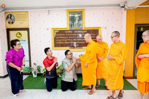 ภาพ No.242064:วันอาทิตย์ที่ 31 สิงหาคม พ.ศ. 2568 พิธีทำบุญแด่คณะสงฆ์ 122 รูป ฉลอง 121 ปี อำเภอคลองหลวง จ.ปทุมธานี เพื่อนำส่งช่วยเหลือคณะสงฆ์ 323 วัด 4 จังหวัดชายแดนภาคใต้ และช่วยเหลือประชาชนจากเหตุปะทะ แนวชายแดนไทย-กัมพูชา ณ บริเวณหน้าที่ว่าการอำเภอคลองหลวง 