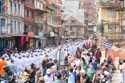 ภาพ No.129889:พิธีตัดปอยผมและแห่นาคธรรมทายาท ในโครงการบรรพชา 1,250 รูป ณ แดนประสูติ สวนลุมพินี ประเทศเนปาล วันที่ 2 มีนาคม พ.ศ. 2567