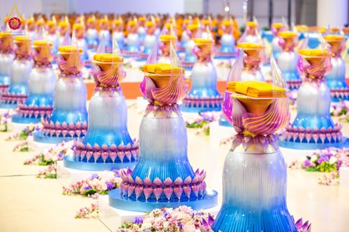 ภาพ No.134481:พิธีทอดผ้าป่าสมทบ มหาสังฆทาน 10,000 วัด ทั่วไทย วันอาทิตย์ต้นเดือนที่ 7 เมษายน พ.ศ.2567 ณ ห้องแก้วสารพัดนึก 1 สภาธรรมกายสากล  วัดพระธรรมกาย จ.ปทุมธานี