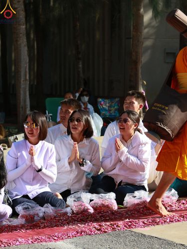 ภาพ No.110566:พิธีต้อนรับพระธรรมยาตรา ในโครงการธรรมยาตรากตัญญูบูชา มหาปูชนียาจารย์ พระมงคลเทพมุนี(สด จนฺทสโร) พระผู้ปราบมาร อนุสรณ์สถาน 7 แห่ง ปีที่ 12 วันที่ 11 มกราคม พ.ศ. 2567 ณ อนุสรณ์สถานลำดับที่ 3 สถานที่เกิดใหม่ในเพศสมณะ วัดสองพี่น้อง จ.สุพรรณบุรี