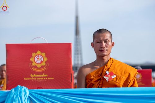 ภาพ No.221738:วันอังคารที่ 22 เมษายน พ.ศ. 2568 ภาพพิธีถวายมหาสังฆทานคณะสงฆ์ 40,000 กว่าวัดทั่วประเทศ เนื่องในวันคุ้มครองโลก ชุดที่ 2 (ปลื้มให้สมการรอคอย) ณ ลานธรรมพระมหาธรรมกายเจดีย์ วัดพระธรรมกาย