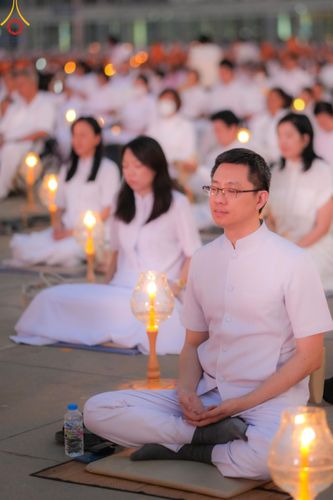 ภาพ No.122152:พิธีจุดประทีปถวายเป็นพุทธบูชา และบูชาธรรมมหาปูชนียาจารย์ พระมงคลเทพมุนี(สด จนฺทสโร) ในโครงการธรรมยาตรา กตัญญูบูชา มหาปูชนียาจารย์ พระมงคลเทพมุนี(สด จนฺทสโร) พระผู้ปราบมาร อนุสรณ์สถาน 7 แห่ง ปีที่ 12 วันที่ 31 มกราคม พ.ศ. 2567 ณ วัดพระธรรมกาย จ.ปทุมธานี