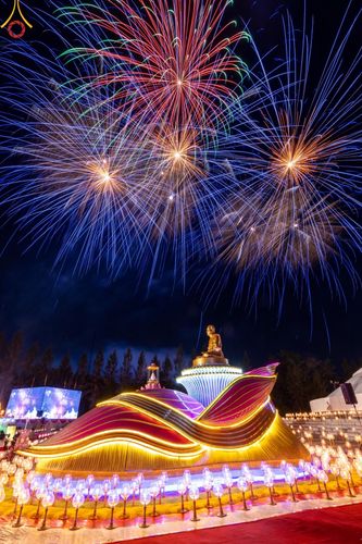 ภาพ No.192814:พิธีจุดประทีปถวายเป็นพุทธบูชา และบูชาธรรมมหาปูชนียาจารย์ ณ อนุสรณ์สถานคลองบางนางแท่น อ.สามพราน จ.นครปฐม ในโครงการธรรมยาตรา กตัญญูบูชา มหาปูชนียาจารย์ พระมงคลเทพมุนี(สด จนฺทสโร) พระผู้ปราบมาร อนุสรณ์สถาน 7 แห่ง ปีที่ 13 วันที่ 10 มกราคม พ.ศ. 2568