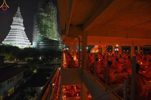 ภาพ No.201748:พิธีจุดประทีปถวายเป็นพุทธบูชา และบูชาธรรมมหาปูชนียาจารย์ ณ อาคารธรรมยาตรา กตัญญูบูชามหาปูชนียาจารย์ ตรงข้ามวัดปากน้ำภาษีเจริญ จ.กรุงเทพมหานคร ในโครงการธรรมยาตรา กตัญญูบูชา มหาปูชนียาจารย์ พระมงคลเทพมุนี(สด จนฺทสโร) พระผู้ปราบมาร อนุสรณ์สถาน 7 แห่ง