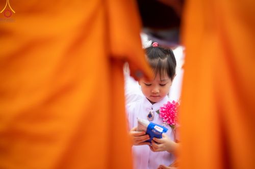 ภาพ No.118644:พิธีตักบาตรพระธรรมยาตรา ปีที่ 12 ณ อนุสรณ์สถานลำดับที่ 5 สถานที่เผยแผ่วิชชาธรรมกายครั้งแรก อนุสรณ์สถานบางปลา จ.นครปฐม วันที่ 25 มกราคม พ.ศ. 2567
