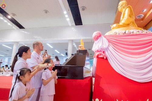 ภาพ No.243782:วันอาทิตย์ที่ 7 กันยายน พ.ศ. 2568 พิธีบูชาครูผู้ค้นพบวิชชาธรรมกาย , พิธีบูชาข้าวพระ ณ สภาธรรมกายสากล วัดพระธรรมกาย