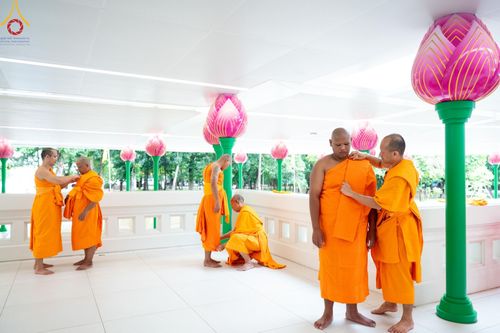 ภาพ No.156842:พิธีบรรพชาอุปสมบท ธรรมทายาท โครงการอุปสมบทหมู่บูชาธรรมครบรอบ 107 ปี วันครูผู้ค้นพบวิชชาธรรมกาย ณ โบสถ์พระไตรปิฏก วัดพระธรรมกาย วันเสาร์ที่ 14 กันยายน พ.ศ. 2567