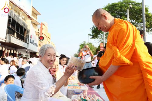 ภาพ No.312883:วันอาทิตย์ที่ 8 มีนาคม พ.ศ.2569 ทำบุญเมืองนครราชสีมา 558 ปี ตักบาตรพระ 10,000 รูป (ภาพชุดที่ 2)