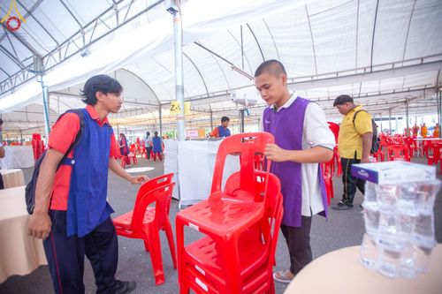 ภาพ No.59817:V.39 ทุ่มสุดใจ ธรรมชัย 80 ปี การเตรียมงาน การปฏิบัติงาน ของเจ้าหน้าที่หน่วยงานต่างๆ เพื่อพิธีฉลองอายุวัฒนมงคล 80 ปี หลวงพ่อธัมมชโย และรับถวายมหาสังฆทาน 10,000 กว่าวัดทั่วประเทศ ในวันคุ้มครองโลก จันทร์ที่ 22 เมษายน พ.ศ. 2567