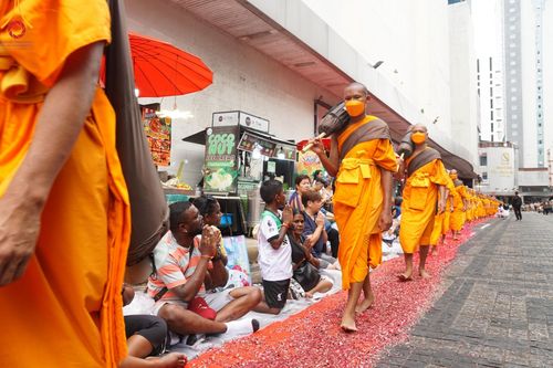 ภาพ No.128375:พิธีอัญเชิญพระบรมสารีริกธาตุ " ใจกลางเมืองนครหาดใหญ่ " เพื่อประดิษฐาน ณ มหารัตนเจดีย์สิริปทุมสวรรค์ (เจดีย์อริยพุทธะ 5 พระองค์) ศูนย์ปฏิบัติธรรมภาคใต้ อ.บางกล่ำ จ.สงขลา  วันที่ 9 มีนาคม พ.ศ.2567 (ชุดที่ 1)