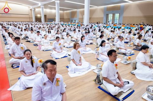 ภาพ No.310677:วันอาทิตย์ที่ 22 กุมภาพันธ์ พ.ศ. 2569 พิธีถวายโคมมาฆประทีป ณ ห้องแก้วสารพัดนึก 2 วัดพระธรรมกาย จ.ปทุมธานี