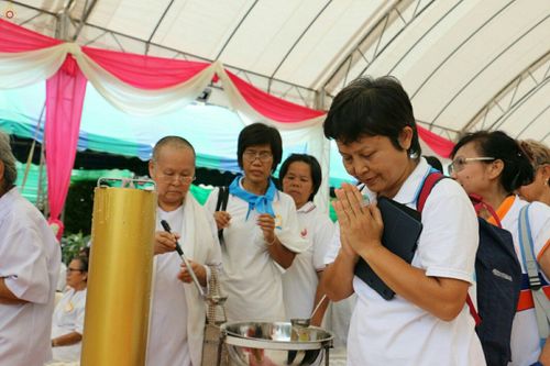 ภาพ No.24342:ประมวลภาพพิธีหล่อเทียนพรรษามหามงคลและพิธีถวายเทียนพรรษาแด่วัดทั่วประเทศ