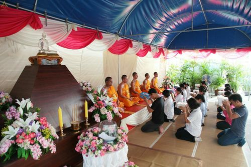 ภาพ No.24344:ประมวลภาพพิธีหล่อเทียนพรรษามหามงคลและพิธีถวายเทียนพรรษาแด่วัดทั่วประเทศ