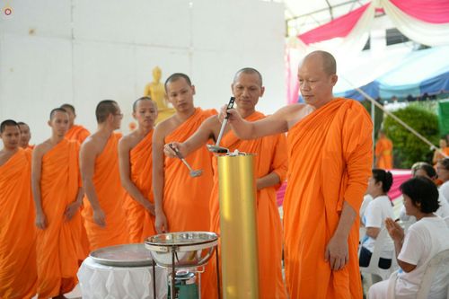 ภาพ No.24341:ประมวลภาพพิธีหล่อเทียนพรรษามหามงคลและพิธีถวายเทียนพรรษาแด่วัดทั่วประเทศ