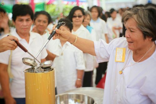 ภาพ No.24345:ประมวลภาพพิธีหล่อเทียนพรรษามหามงคลและพิธีถวายเทียนพรรษาแด่วัดทั่วประเทศ