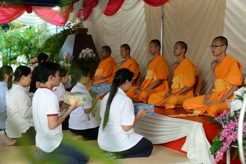 ภาพ No.24347:ประมวลภาพพิธีหล่อเทียนพรรษามหามงคลและพิธีถวายเทียนพรรษาแด่วัดทั่วประเทศ