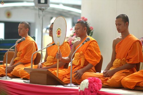 ภาพ No.24351:ประมวลภาพพิธีหล่อเทียนพรรษามหามงคลและพิธีถวายเทียนพรรษาแด่วัดทั่วประเทศ