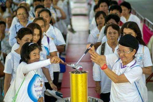 ภาพ No.24357:ประมวลภาพพิธีหล่อเทียนพรรษามหามงคลและพิธีถวายเทียนพรรษาแด่วัดทั่วประเทศ