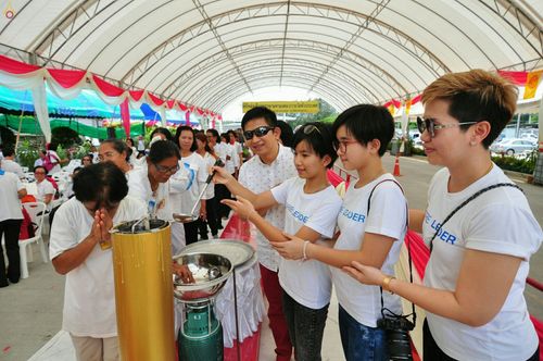 ภาพ No.24361:ประมวลภาพพิธีหล่อเทียนพรรษามหามงคลและพิธีถวายเทียนพรรษาแด่วัดทั่วประเทศ