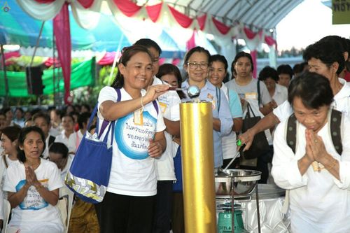 ภาพ No.24369:ประมวลภาพพิธีหล่อเทียนพรรษามหามงคลและพิธีถวายเทียนพรรษาแด่วัดทั่วประเทศ