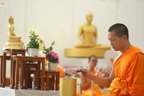 ภาพ No.24379:ประมวลภาพพิธีหล่อเทียนพรรษามหามงคลและพิธีถวายเทียนพรรษาแด่วัดทั่วประเทศ
