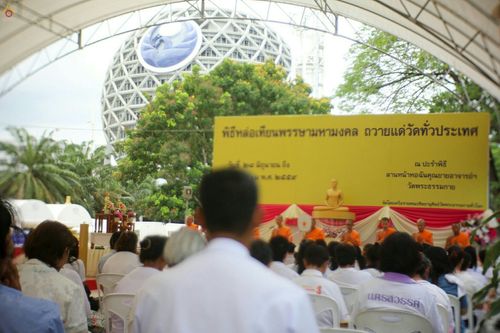 ภาพ No.24385:ประมวลภาพพิธีหล่อเทียนพรรษามหามงคลและพิธีถวายเทียนพรรษาแด่วัดทั่วประเทศ