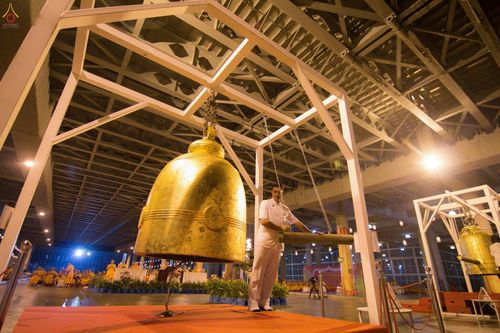 ภาพ No.27581:พิธีปิดแผ่นทองระฆังธรรม เข้าสู่ยุคชาวศิวิไลซ์และพิธีสวดธัมมจักกัปปวัตนสูตร