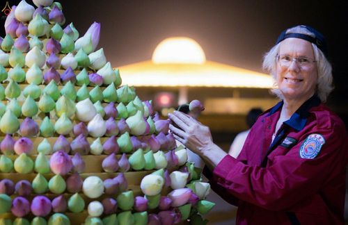 ภาพ No.27583:พิธีปิดแผ่นทองระฆังธรรม เข้าสู่ยุคชาวศิวิไลซ์และพิธีสวดธัมมจักกัปปวัตนสูตร