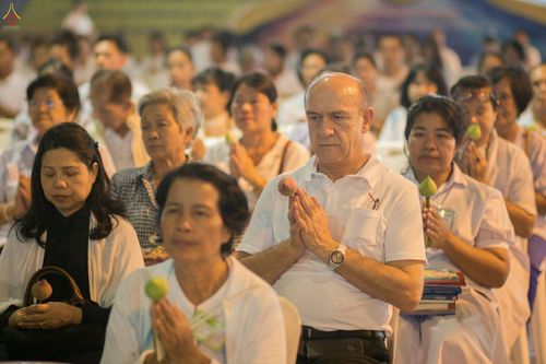 ภาพ No.27591:พิธีปิดแผ่นทองระฆังธรรม เข้าสู่ยุคชาวศิวิไลซ์และพิธีสวดธัมมจักกัปปวัตนสูตร