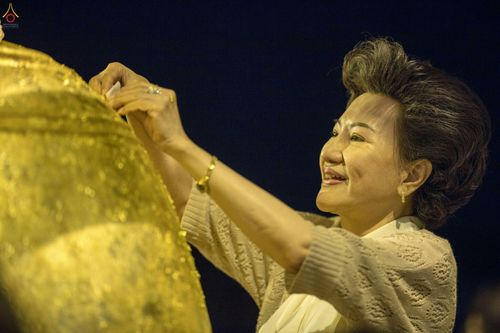 ภาพ No.27590:พิธีปิดแผ่นทองระฆังธรรม เข้าสู่ยุคชาวศิวิไลซ์และพิธีสวดธัมมจักกัปปวัตนสูตร