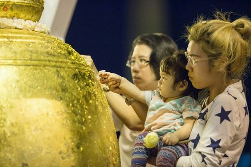 ภาพ No.27595:พิธีปิดแผ่นทองระฆังธรรม เข้าสู่ยุคชาวศิวิไลซ์และพิธีสวดธัมมจักกัปปวัตนสูตร