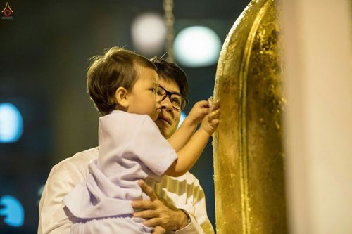 ภาพ No.27592:พิธีปิดแผ่นทองระฆังธรรม เข้าสู่ยุคชาวศิวิไลซ์และพิธีสวดธัมมจักกัปปวัตนสูตร