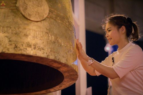 ภาพ No.27609:พิธีปิดแผ่นทองระฆังธรรม เข้าสู่ยุคชาวศิวิไลซ์และพิธีสวดธัมมจักกัปปวัตนสูตร